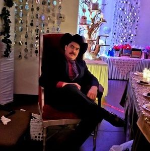 Meet your Posher, Luis martha